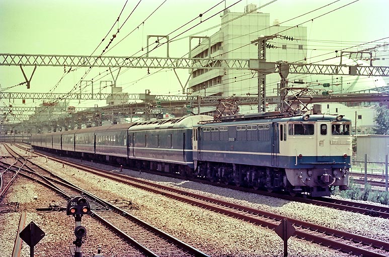 EF651121 20 Į