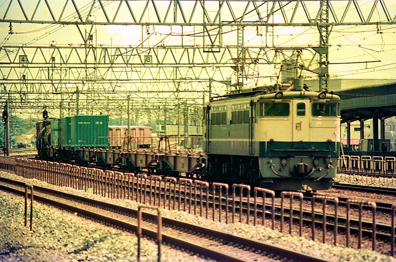 EF65-1000 Į