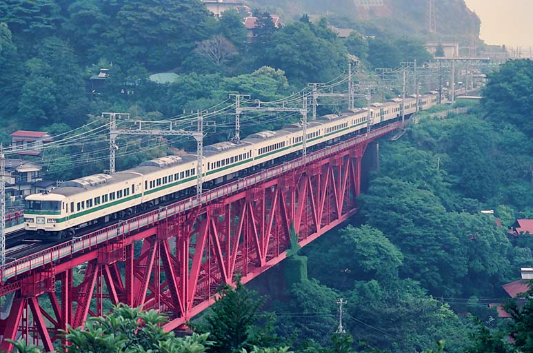 521M 185   
