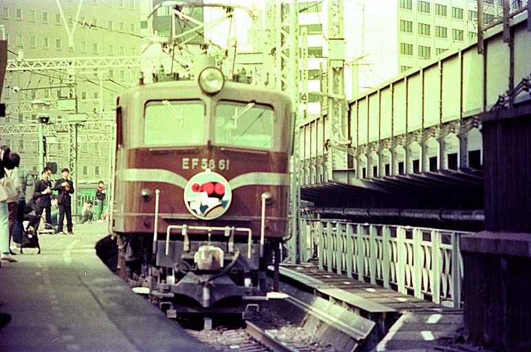 EF5861 ٤ 