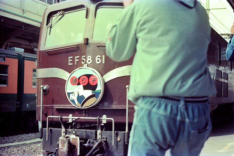 EF5861 ٤  